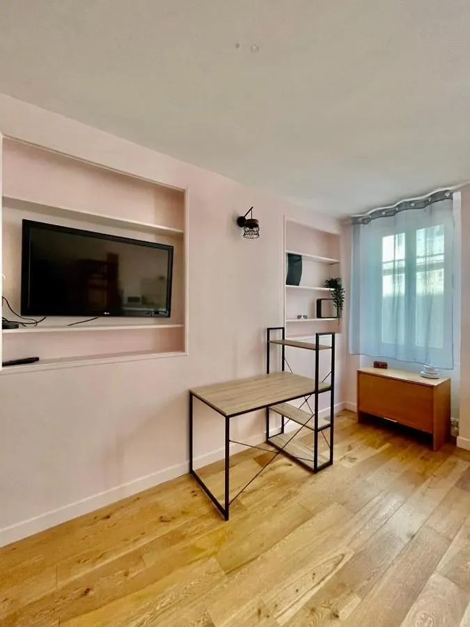 Charming Studio Near The Old Port location